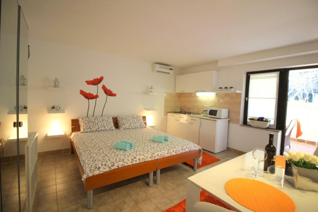 פורץ Apartments Sabina מראה חיצוני תמונה