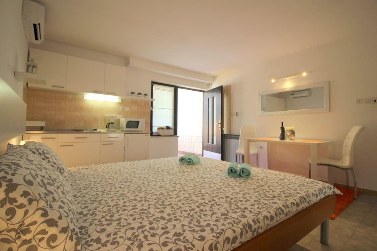 פורץ Apartments Sabina מראה חיצוני תמונה