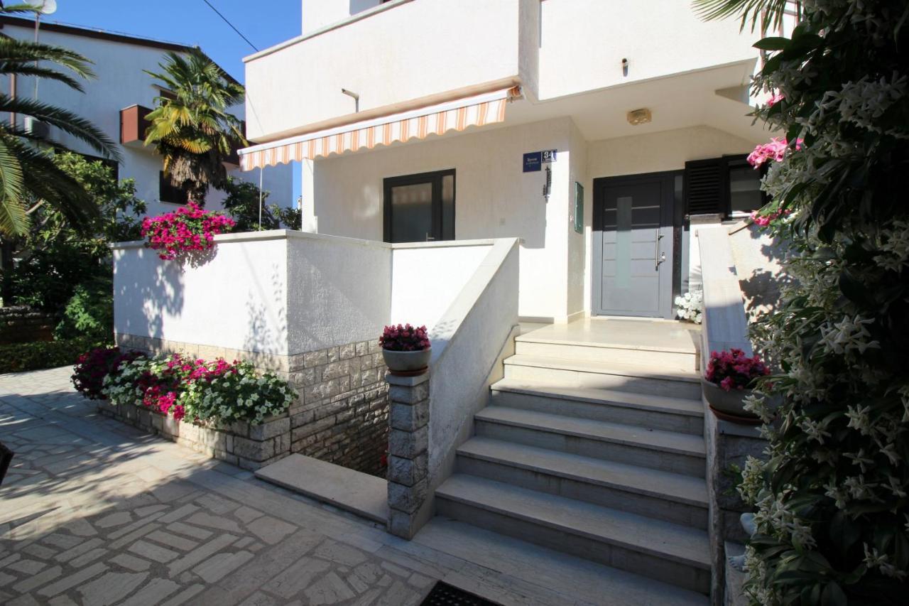 פורץ Apartments Sabina מראה חיצוני תמונה